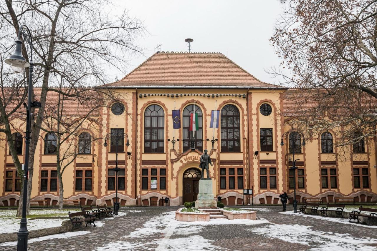 Central Home- Pesterzsebet Budapest Luaran gambar