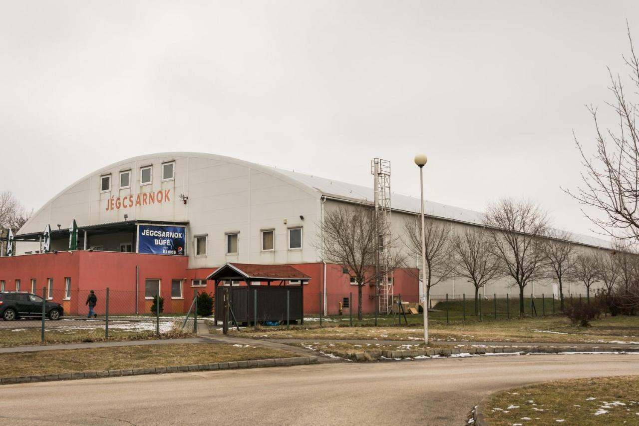Central Home- Pesterzsebet Budapest Luaran gambar